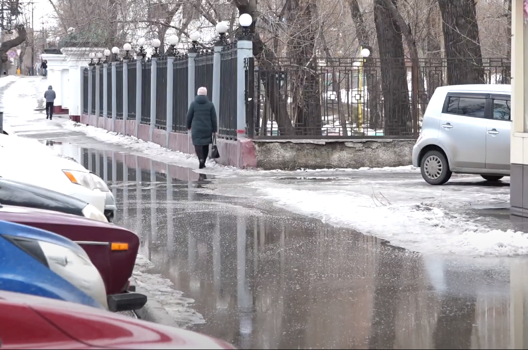 Когда растает снег в москве 2024 весной. Лужи Абакан. Ливневка Абакане.