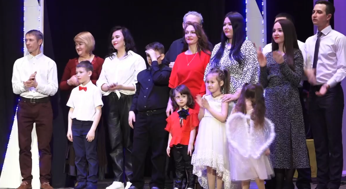 выбрать скидку. фото акция дарите книги. выбираем акции. абакан акция выбираем вместе. скидка 3% картинка.