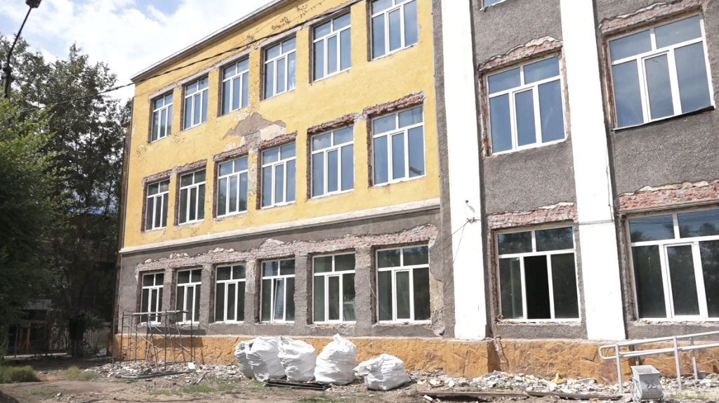 В Абакане продолжается масштабный ремонт 10-ой школы