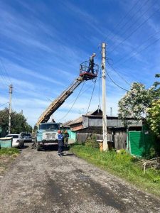 Новую линию уличного освещения монтируют в Абакане на Алтайской