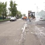 Ямы на городских улицах устраняют дорожники в Абакане