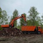 Есть угроза подмыва: дамбу укрепляют в Хакасии