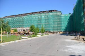 Первая Абаканская школа преображается: основные работы сосредоточены на фасаде