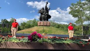 В День Памяти и Скорби в столице Хакасии прошел митинг у Вечного огня