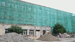 Ремонт кровли, фасада и замена инженерных коммуникаций: 1 школа Абакана капиталится, соблюдая сроки