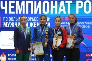 Золото чемпионата России по спортивной борьбе забрали спортсменки из Хакасии