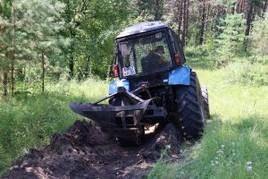 Минполосы прокладывают лесопожарные в минусинских борах