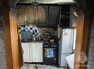 Раскалённое масло подожгло гарнитур: в Абакане горел частный дом