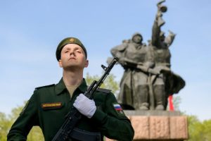 Региональная денежная выплата контрактникам в Хакасии увеличена с 400 до 650 тысяч рублей