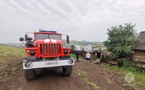 На озере Беле в Хакасии сгорела еще одна легковушка