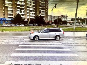 В Абакане 42-летняя женщина попала под колеса автомобиля