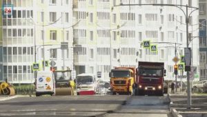 Финальный слой дорожного полотна: в Абакане участок Кирова от Арбана до Итыгина готовится к открытию