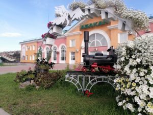 Ж/д вокзал Абакана-победитель российского конкурса «Цветы. Вокзал. Победа»!