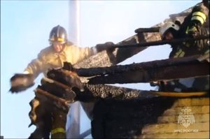Жилые дома горят в Хакасии