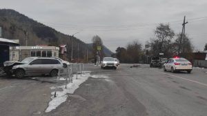 Водитель-лишенник в Хакасии выскочил на встречку — трое пострадавших в ДТП в больнице
