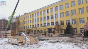 Фасад — всё, силы брошены на внутренние работы: капремонт затронет все этажи 1 школы Абакана