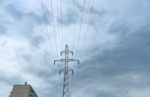 Из-за сильного ветра в режиме повышенной готовности работают энергетики Хакасии