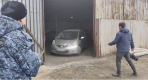 100 тыс. руб. выплатит банк в Хакасии за самоуправство