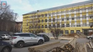 Фасад почти готов, внутри идёт демонтаж старой отделки: фронт капремонта в 1 школе Абакана расширен