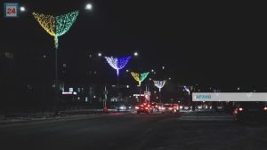 Новые световые завесы и ещё больше иллюминации: столица Хакасии украшается к новогодним праздникам