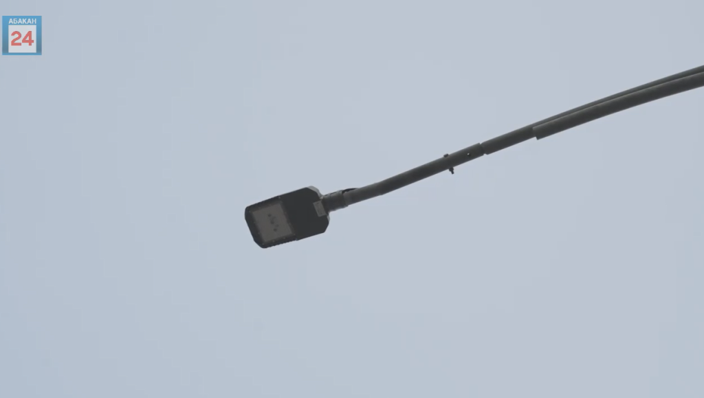 На улицах столицы Хакасии станет светлее: в Абакане монтируют современные светильники