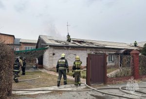 От заборов до машины и сауны: в Хакасии тушили 7 пожаров