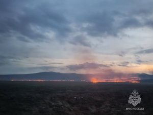 10 км степи полыхали в Хакасии