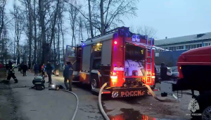 55 человек эвакуировали огнеборцы в Абакане из задымлённого общежития