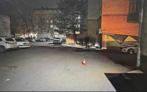 Пешехода сбили во дворе на улице Вяткина в Абакане