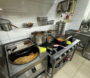 В кафе «Азия» в Абакане посетителям подавали блюда из сомнительных продуктов