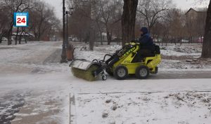 Компактный, маневренный и всепогодный-новый помощник появился у абаканских коммунальщиков 