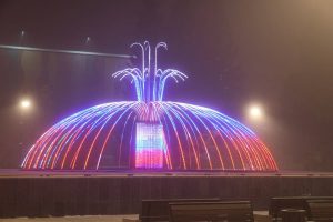 Новый светодинамический фонтан на Театральной площади запущен в тестовом режиме