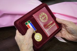 Педиатр Хакасии удостоена медали «Трудовая доблесть»