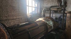 Тепло в Сорске по-прежнему подаётся по сниженным параметрам: коммунальщики продолжают устранять неполадку на котельной