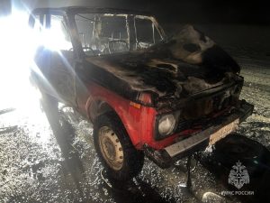 Короткое замыкание спалило в Хакасии «Ниву»