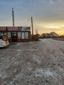 В Хакасии водитель, двигаясь задним ходом, сбил пожилую пенсионерку