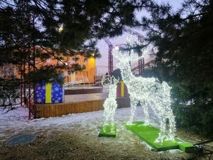 Привокзальная площадь столицы Хакасии в праздничном убранстве