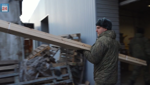 Абакан собирает «посылку солдату»: стройматериалы для блиндажей отправил «за ленту» Абаканэнергосбыт