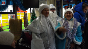 Новогодний троллейбус колесит по улицам столицы Хакасии