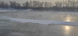 Уровень воды из-за морозов начал расти в Минусинской протоке, подъем ожидается и в Хакасии