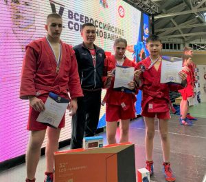 2 золота и 2 бронзы всероссийских соревнований привезли самбисты Хакасии