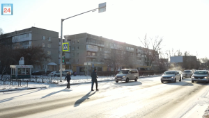 Безопасность дорог в морозные дни — одна из приоритетных задач коммунальщиков столицы Хакасии