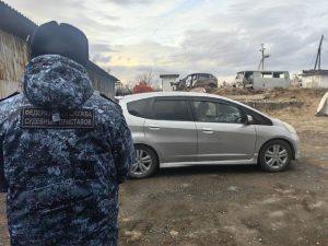 В Хакасии приставы поймали алиментщика, записавшись к нему на полировку фар