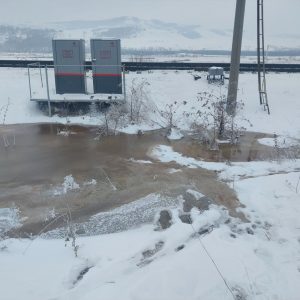 Нечистоты льются рекой: в Копьёво прорвало вторую (последнюю) трубу, ведущую на очистные