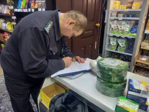 Немецкая и голландская «санкционка»: 8 кг. сыра без документов изъяли надзорники в одном из магазинов столицы Хакасии
