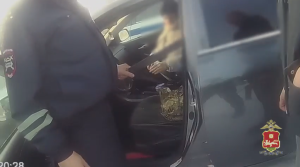 Пьяная бесправница с детьми в машине попалась в Хакасии