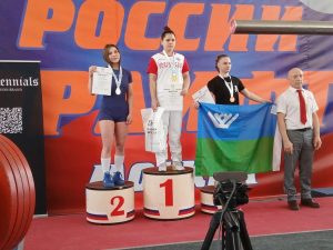 Эвелина Самсонова из Хакасии завоевала серебро первенства России по пауэрлифтингу