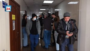 Поджигателей офиса ОНФ судят в Абакане: адвокат общественников намерен ходатайствовать о замене уголовной статьи для обвиняемых