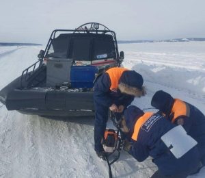 Рыбак ушёл под под лед вместе с авто на Красноярском водохранилище