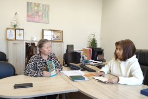 Главный музей Хакасии принял в дар редкие издания писателя и учёного Николая Доможакова